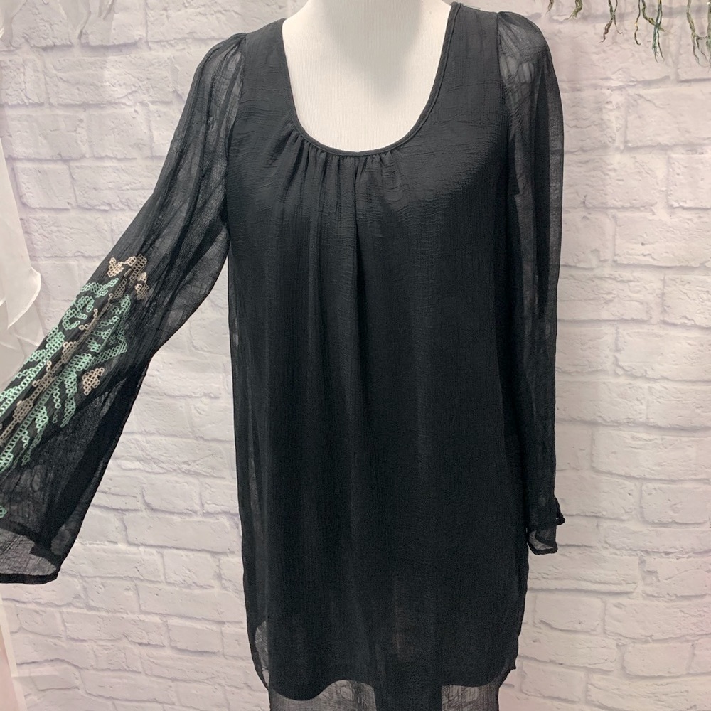 Umgee Gorgeous Black Embroidered Sleeve  Tunic - Size M